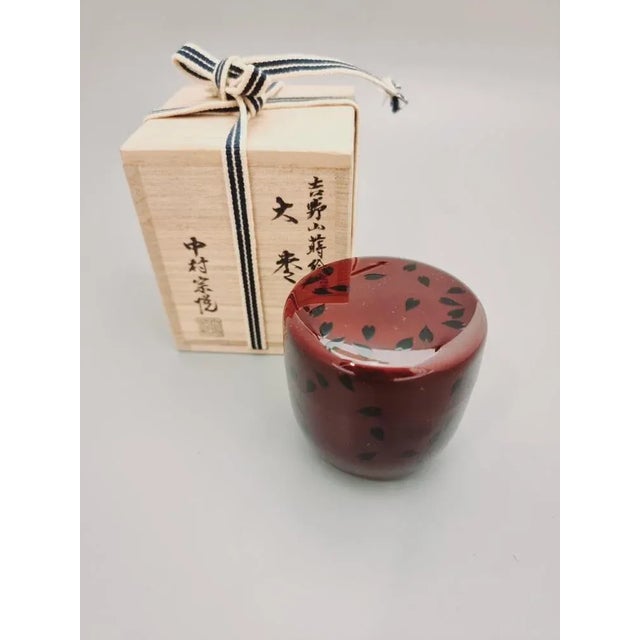 Vintage Japanese Netsuke Matcha Container with Maki-E Lacquer in Bordeaux Colour with Black Petals, 1960-70s, in Flawless...