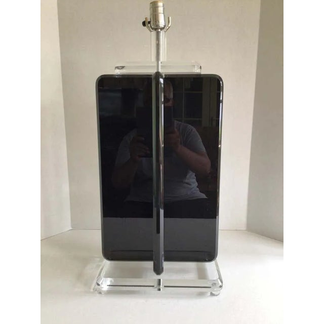 1970s Clear and Black Lucite Table Lamp With Lucite Finial For Sale - Image 4 of 9