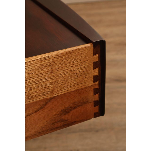 Late 20th Century Henkel Harris Chippendale Style Pair Of Mahogany Bowfront Three-Drawer Nightstands For Sale - Image 5 of 18