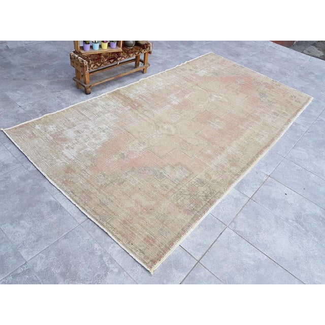Turkish Beige Pastel Oushak Aztec Rug, 1960s, in Flawless conditions. Designed 1960 to 1969