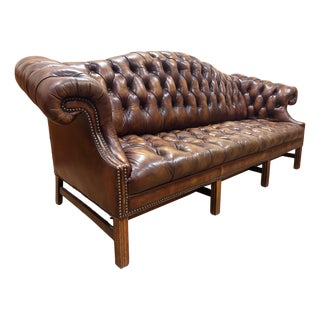 Early 18th Century Brown Queen Anne Pin Cushion Couch For Sale