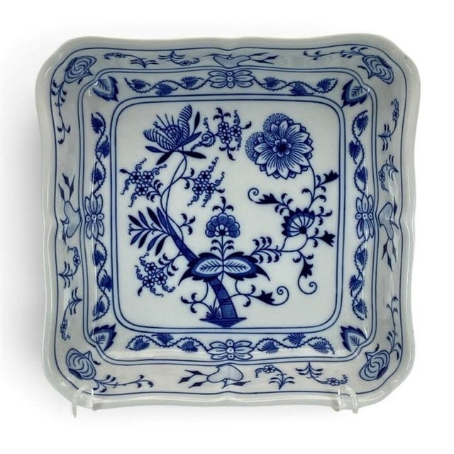 Lovely vintage vegetable bowl in the “Blue Onion” pattern (a variation of the “Blue Willow” and other “Blue and White”...