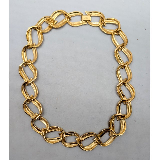 Gold Vintage 1992 Signed Napier Goldtone Smooth & Textured Link Collar Necklace For Sale - Image 8 of 10