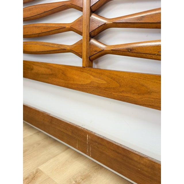 Vintage Heritage Furniture MCM Pointed King Headboard Mid Century Modern Bed For Sale - Image 14 of 17