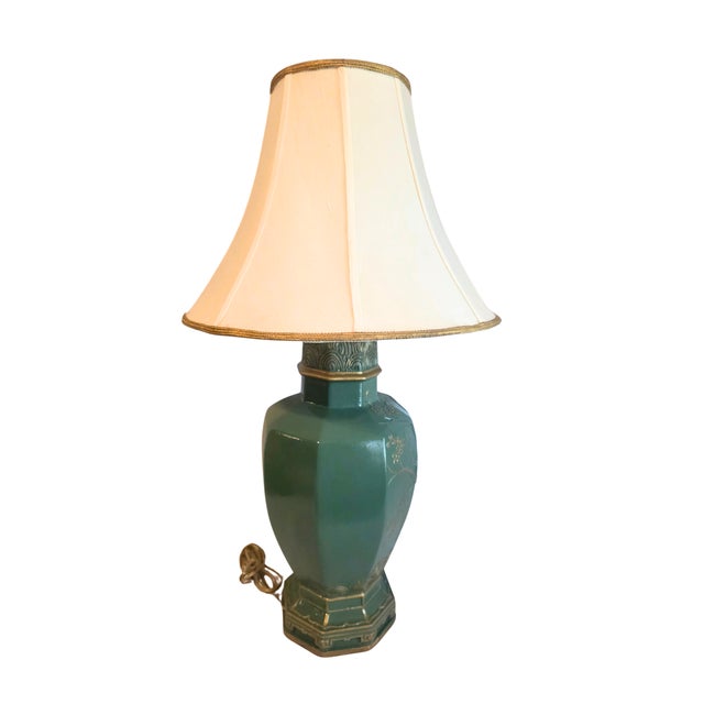 1970s 1970s Hollywood Regency Custom Lacquered Emerald Green & Gilt Chinoiserie Table Lamp For Sale - Image 5 of 18