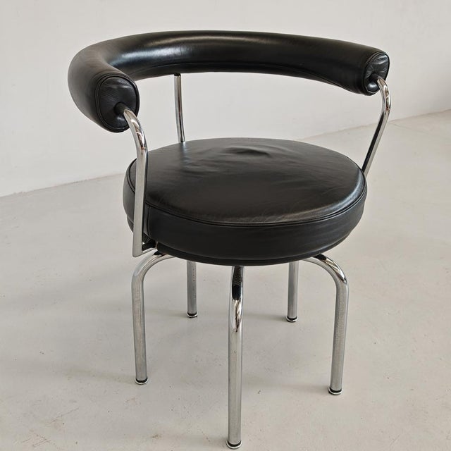 Black Leather LC7 Swivel Armchair by Charlotte Perriand for Cassina, 1980s For Sale - Image 11 of 18