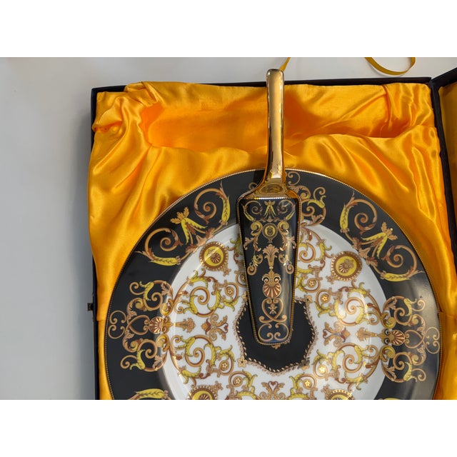 Rosenthal for Versace Porcelain Serving Plate With Matching Porcelain Handgrip Server For Sale - Image 10 of 11
