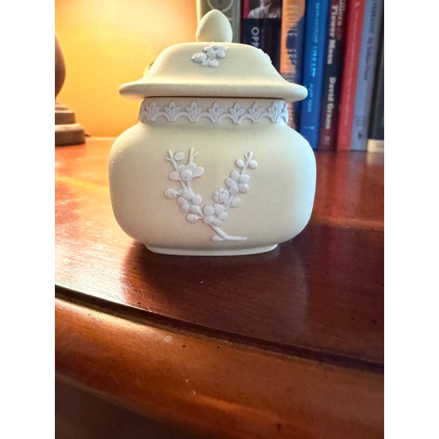 1980s 1980s Wedgwood Yellow Primrose Rectangular Lidded Box W/ White Relief Prunus Blossoms For Sale - Image 5 of 14
