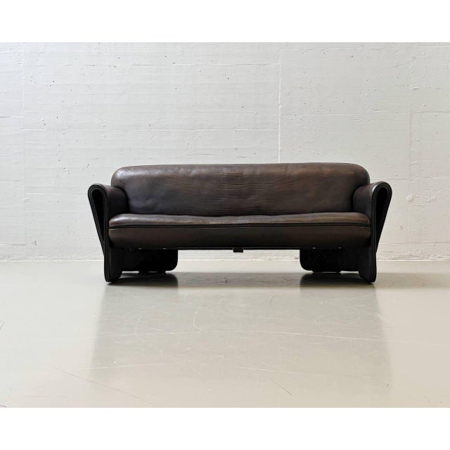 A striking ds-125 sofa by german designer gerd lange for de sede, crafted in the 1980s. The voluminous upholstery and...
