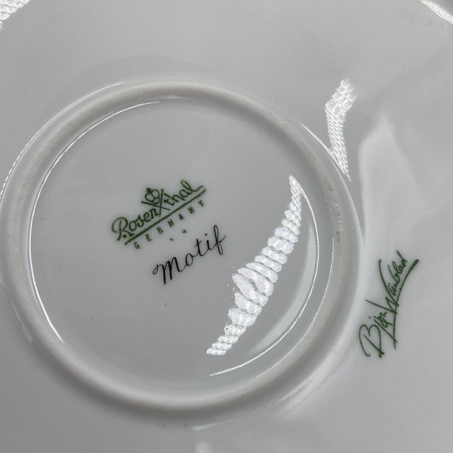 Vintage Rosenthal Germany "Motif" Porcelain Dinnerware by Bjørn Wiinblad | 16-Piece Service for Four For Sale - Image 10 of 12