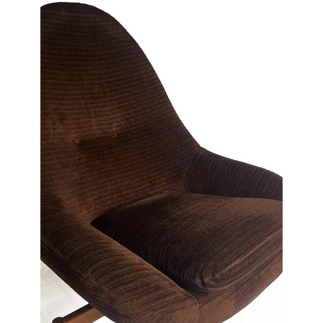 Brown Mid-Century Swivel Egg Chair by Greaves and Thomas, 1960s For Sale - Image 8 of 14
