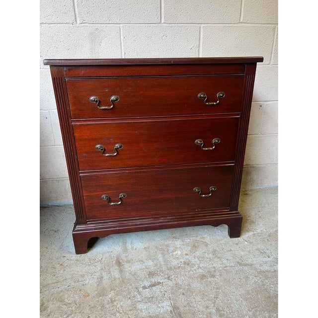 Early 20th Century Chippendale Style Mahogany Bachelor’s Chest of Drawers. Drawers move smoothly Made of genuine mahogany...