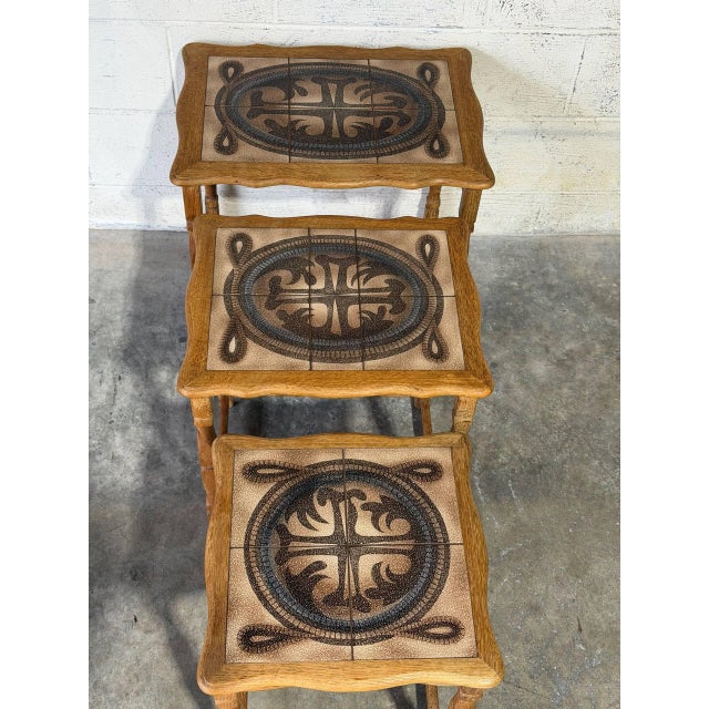 Brown Oak Ceramic Tile-Top Nesting Tables Set of 3 With Spindle Legs Traditional Vintage For Sale - Image 8 of 10