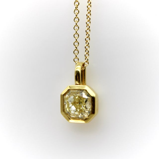 1990s 18k Gold Octagonal Yellow Diamond Pendant on a 14k Gold Chain For Sale - Image 4 of 11