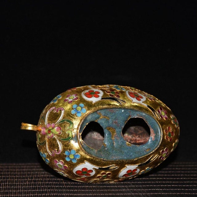 Yellow Gilt Cloisonne Pig Figurine, Hand Wire Inlaid Colorful Floral Motif, Chinoiserie Table Decor For Sale - Image 8 of 9