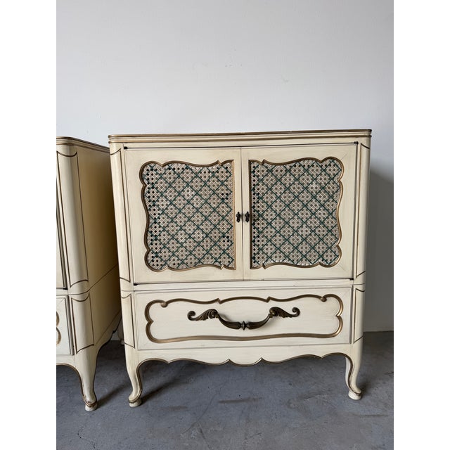 Vintage Grosfeld House French Provincial Louis XV Style Cane & Lacquered Nightstands – Pair For Sale - Image 4 of 12