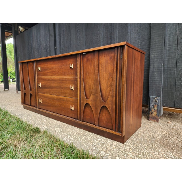 Broyhill Brasilia Mid Century Modern Walnut Triple Dresser Credenza | Sculptural Doors | Vintage 1960s For Sale - Image 9 of 16
