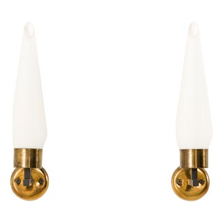 Italian Wall Scones in Opaline Glass and Brass from Stilnovo, 1960s, Set of 2 For Sale