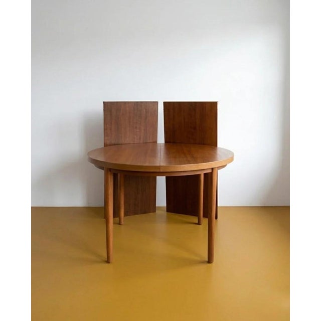 Extendable round table, Swedish design, 1960s. Walnut. The circular top (Ø 110 cm) transforms into a large oval table...