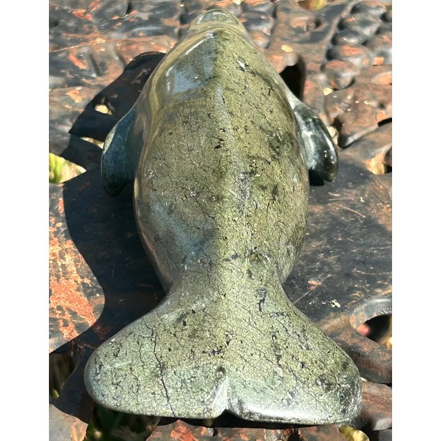 Green Vintage Canadian Inuit Beluga Whale Serpentine Stone Carving by Nooshoota Paduq (1979) For Sale - Image 8 of 12