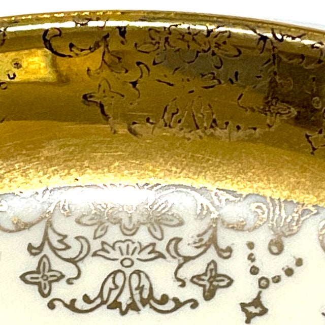 Founded in 1946 in McKeesport Pennsylvania - Sabin produced "Crest-O-Gold" until the mid 1970's. The pattern features a...