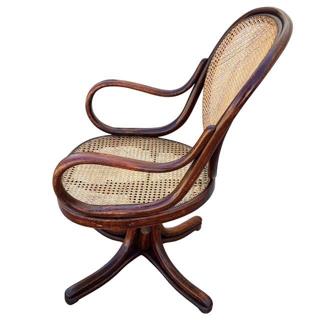 Early 20th Century Vienna Secession Bent Oak & Cane Swivel Desk Chair No 11 by Thonet For Sale In Los Angeles - Image 6 of 8
