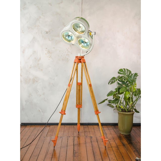 White and Green Operating Hospital Floor Spotlight by Heraeus Hanaulux, London, 1990s For Sale - Image 12 of 18