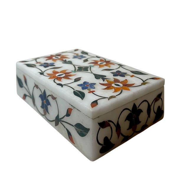 1940s Indian Marble Box Inlaid With Lapis and Agate For Sale - Image 4 of 13