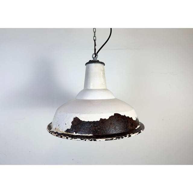 Industrial white enamel factory pendant light made by benjamin in united kingdom during the 1960s. White enamel inside the...