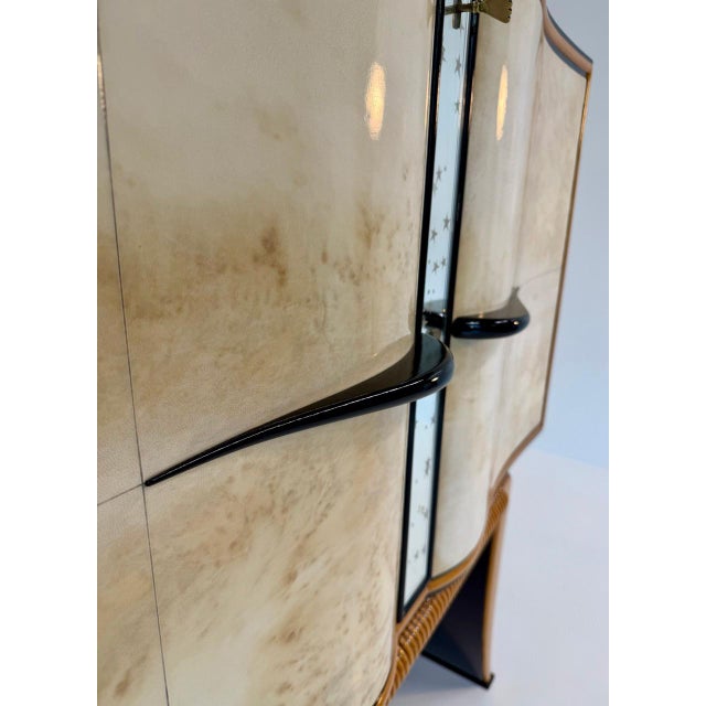 Italian Art Deco Bar Cabinet in Parchment attributed to Paolo Buffa, Italy, 1940s For Sale - Image 12 of 18