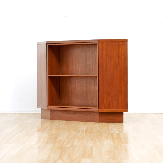 1960s Danish Modern Revolving Corner Bar in Teak by Vildbjerg Mobelfabrik For Sale - Image 9 of 10