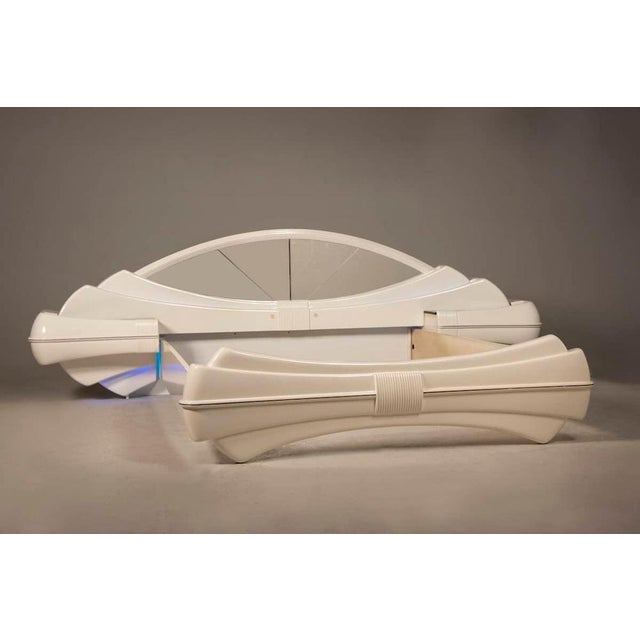 Space Age Bed in White Lacquered Wood from DBM Italia, 1970s For Sale - Image 4 of 15