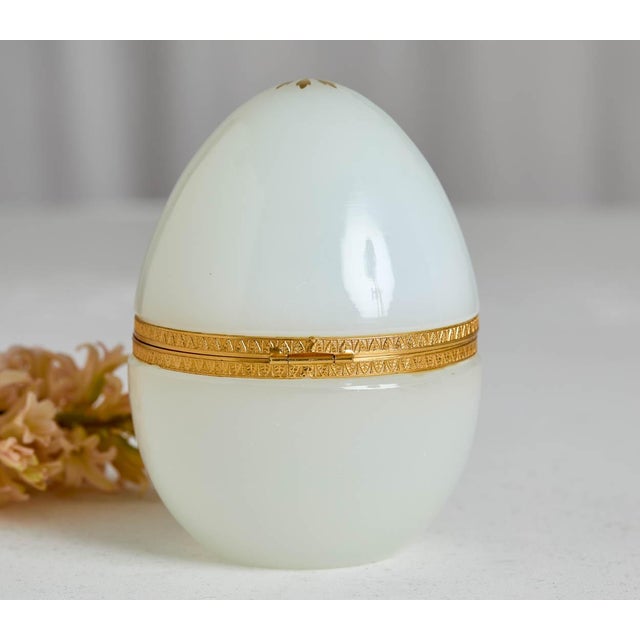 Large Antique French Opaline Glass Egg-Shaped Box For Sale In San Francisco - Image 6 of 6