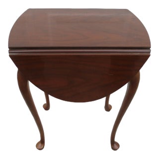 Baker Furniture Queen Anne Oval Drop Leaf Side or Tea Table For Sale