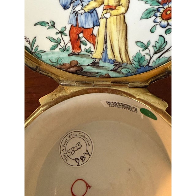 18th Century A Large Silver Gilt Mounted Chantilly Soft Paste Chinoiserie Snuff Box For Sale - Image 15 of 15