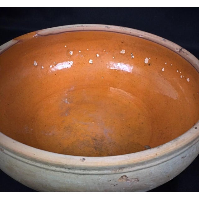 French Provincial Large Antique Terracotta Pan by La Bourguignonne – Vintage Kitchenware For Sale - Image 3 of 9