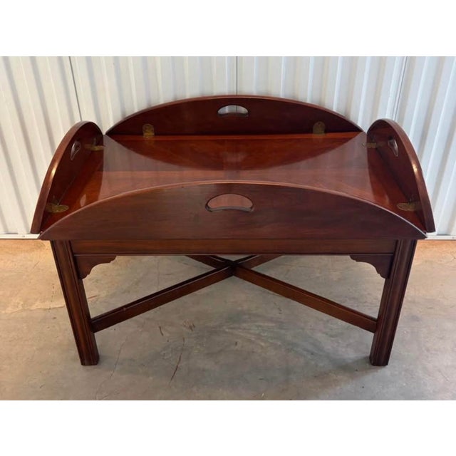 Lovey vintage Thomasville butler’s coffee table in excellent condition. One piece construction, tray does not lift off....