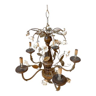 Early 20th Century 5-Light Wooden Tole Chandelier With Porcelain Flowers For Sale