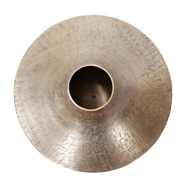 Kenneth Ludwig Chicago Etched Crossways Curved Neck Vase- Large For Sale - Image 4 of 11