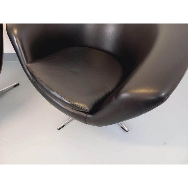 Vintage Scandinavian Swivel Chairs in Imitation Leather and Chrome, 1970s, Set of 2 For Sale - Image 6 of 18