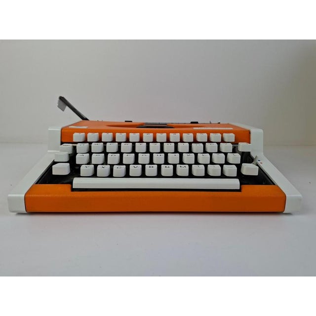 Unis Portable Typewriter in Orange, 1960s For Sale - Image 4 of 18
