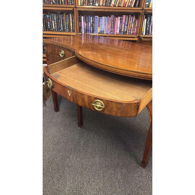 Antique Federal Inlaid Mahogany Serpentine Sideboard, Circa 1800 For Sale In Philadelphia - Image 6 of 10