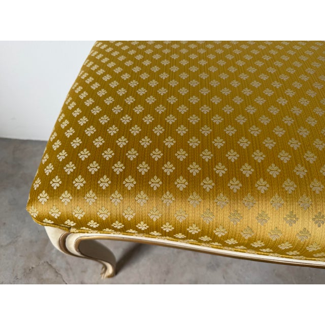 Vintage Karges Louis XV-Style Painted & Gilt Cabriole Leg Upholstered Bench For Sale In Miami - Image 6 of 12