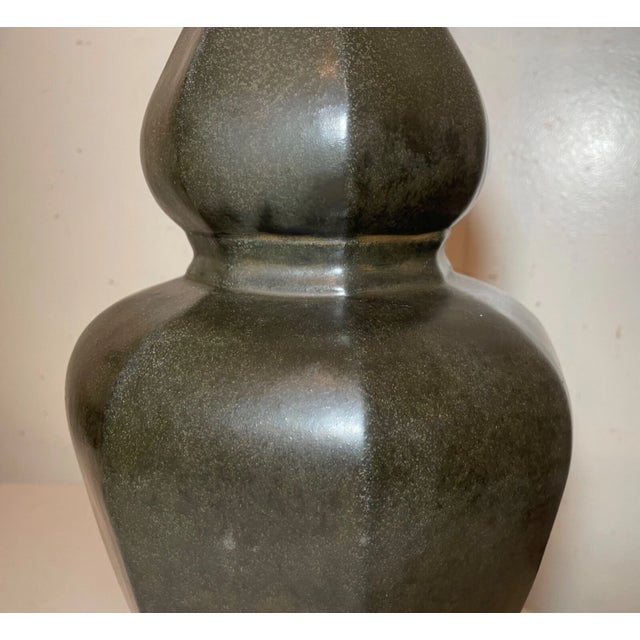 Large Vintage Chinese Dark Green Glaze Pottery Brass Gilt Wood Base Table Lamp For Sale - Image 16 of 17