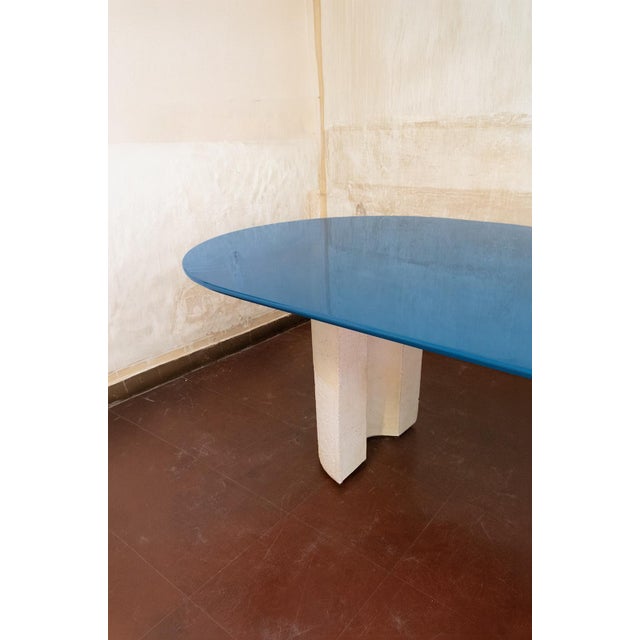 Composite legs and lacquered wood top. Inner distance between the two legs: 150 cm This piece is attributed to the...