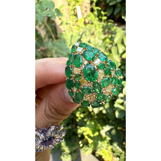 Set in 18k Gold, 6.11 Carats, Zambian Emerald & Yellow Diamonds Cocktail Ring, Size 6.5 For Sale - Image 10 of 10