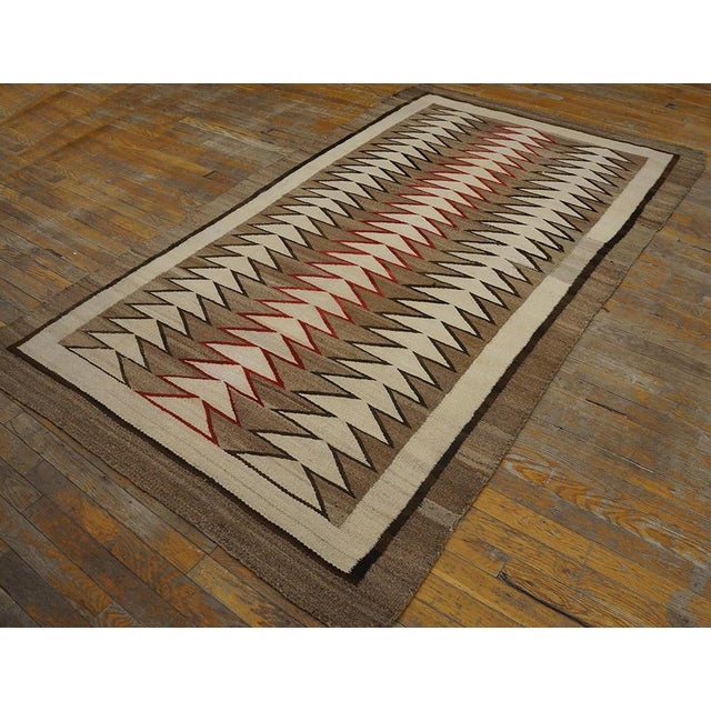 Early 20th Century 1920s Gray Geometric Tribal Antique American Navajo Rug 4'9" X 7'7" Flatweave Wool Carpet For Sale - Image 5 of 10