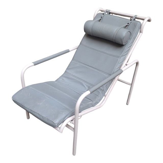 Genni Model Chaise Longue in White Frame and Grey Leather by Gabriele Mucchi for Zanotta, 1990s For Sale