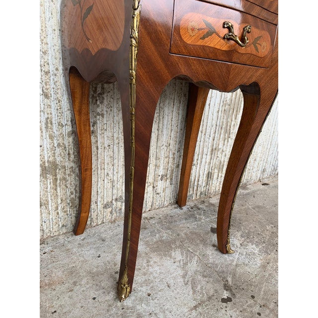 Early 20th Century Pair of French Marquetry Nightstands with Three Drawers and Bronze Hardware For Sale - Image 13 of 18