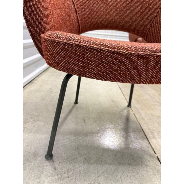 Metal Set of 8 Eero Saarinen for Knoll Executive Arm Chairs For Sale - Image 7 of 9